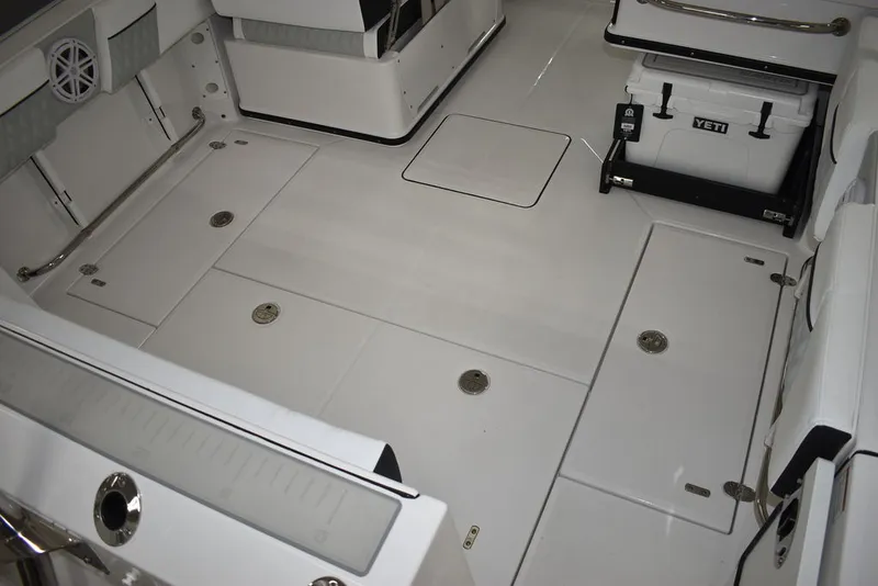 Slide: The Image of Blackfin 252DC 2025 - 22