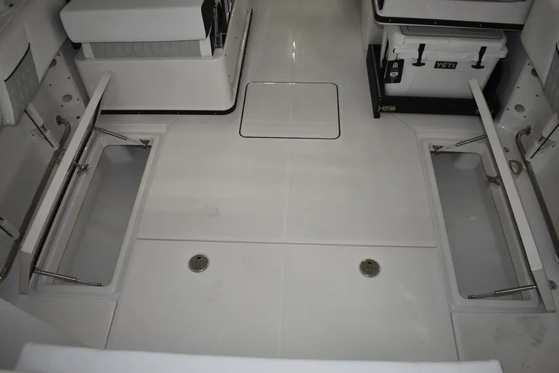 Slide: The Image of Blackfin 252DC 2025 - 23