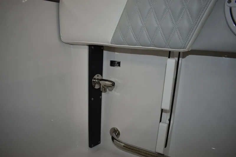 Slide: The Image of Blackfin 252DC 2025 - 28