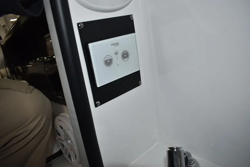 Slide: The Image of Blackfin 252DC 2025 - 45