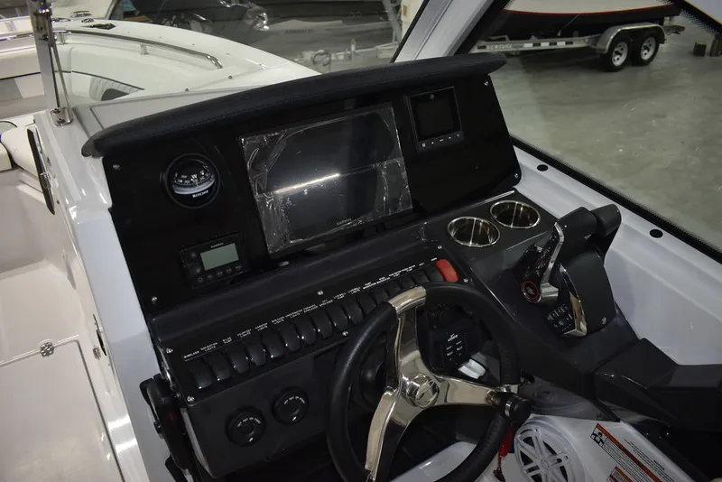 Slide: The Image of Blackfin 252DC 2025 - 50