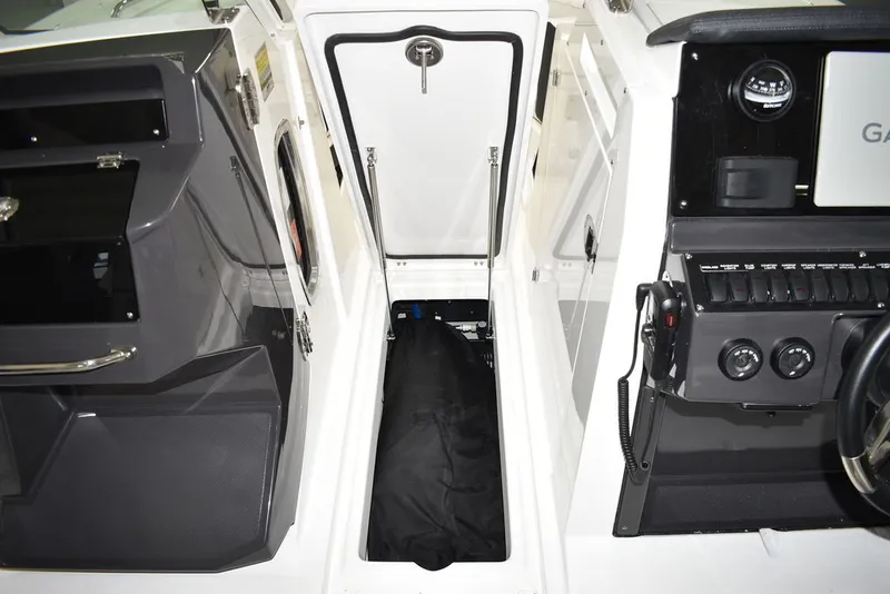 Slide: The Image of Blackfin 252DC 2025 - 59