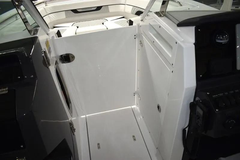 Slide: The Image of Blackfin 252DC 2025 - 60