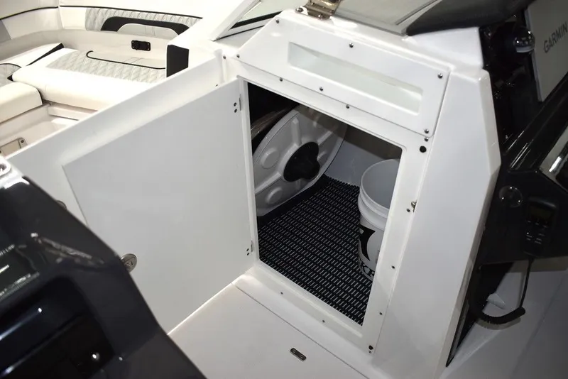 Slide: The Image of Blackfin 252DC 2025 - 61