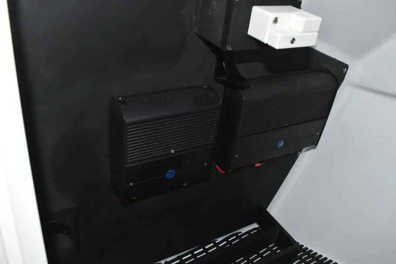 Slide: The Image of Blackfin 252DC 2025 - 63