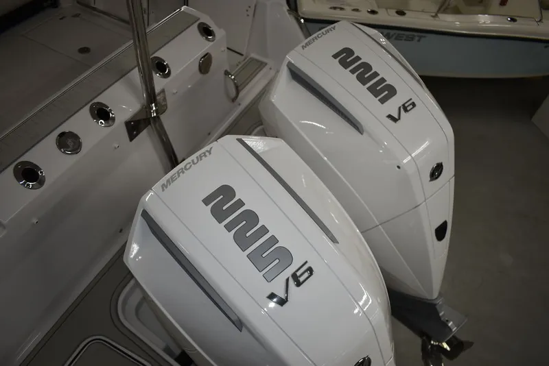 Slide: The Image of Blackfin 252DC 2025 - 8