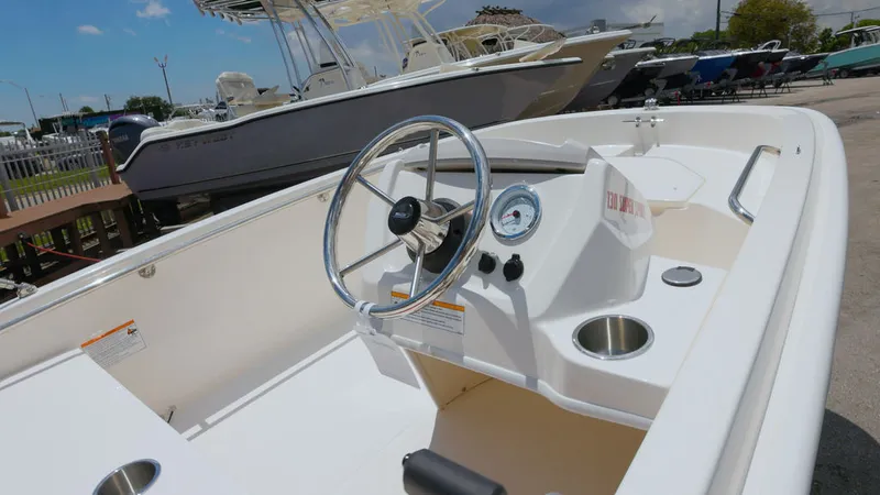 Slide: The Image of Boston Whaler 130 Super Sport 2026 - 12