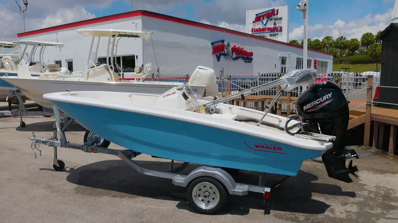 Slide: The Image of Boston Whaler 130 Super Sport 2026 - 13