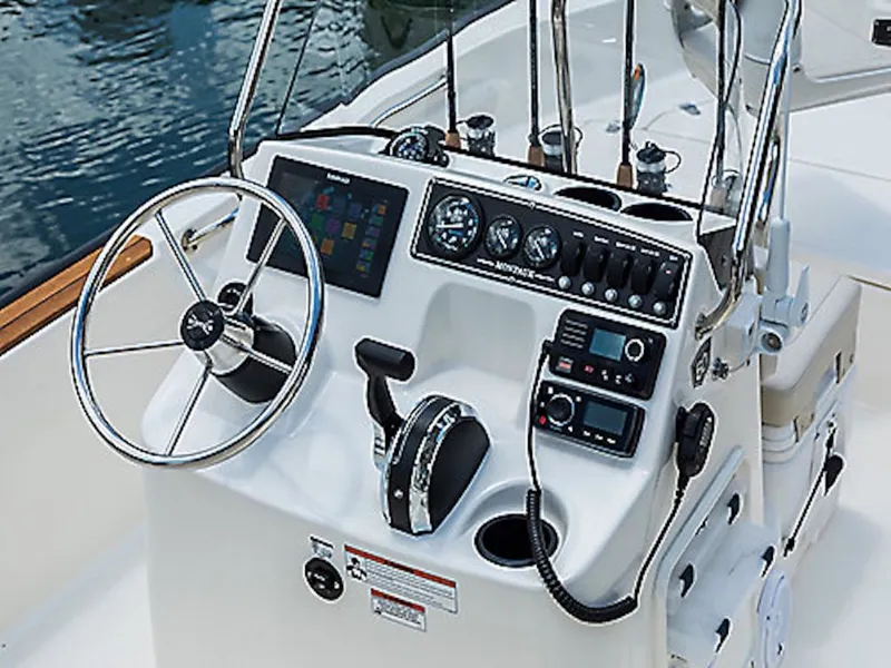 Slide: The Image of Boston Whaler 170 Montauk 2026 - 3