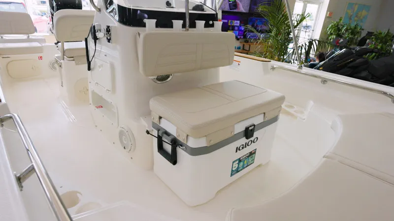 Slide: The Image of Boston Whaler 170 Montauk 2026 - 19