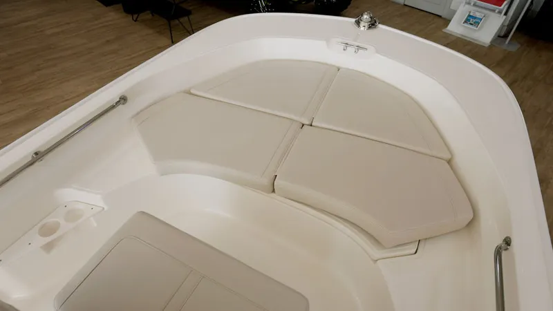 Slide: The Image of Boston Whaler 170 Montauk 2026 - 16