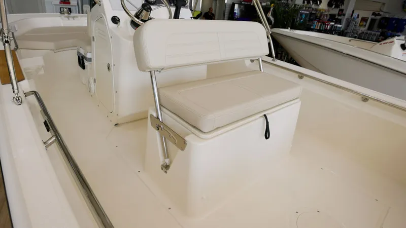 Slide: The Image of Boston Whaler 170 Montauk 2026 - 21