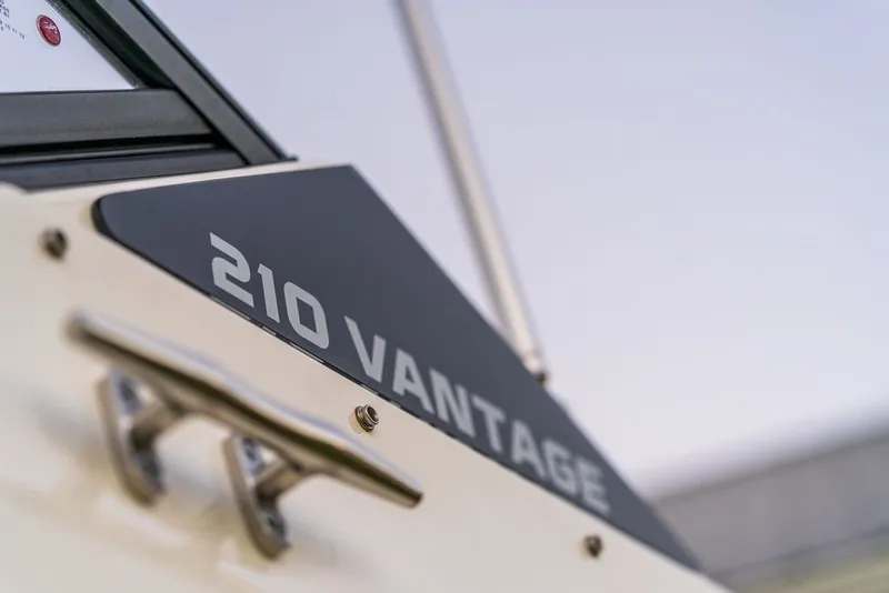 Slide: The Image of Boston Whaler 210 Vantage 2026 - 1