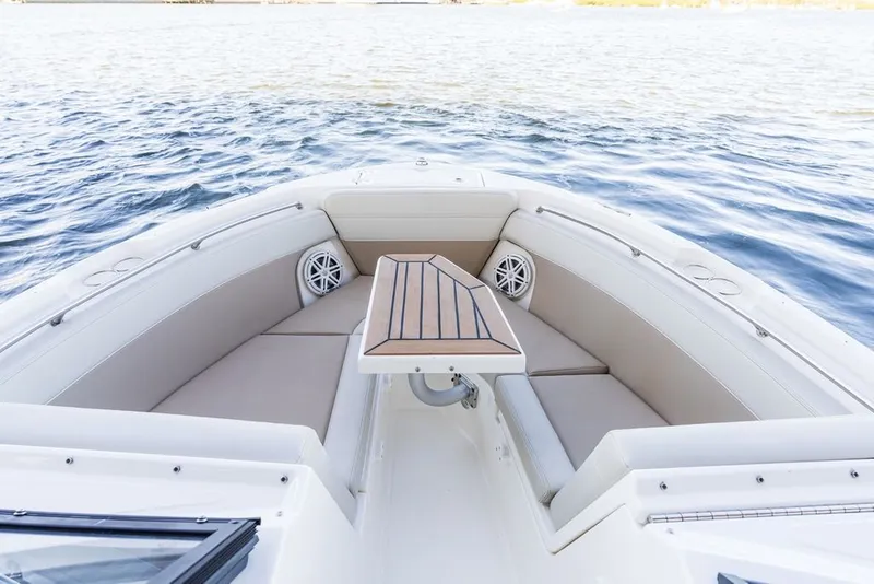 Slide: The Image of Boston Whaler 210 Vantage 2026 - 6