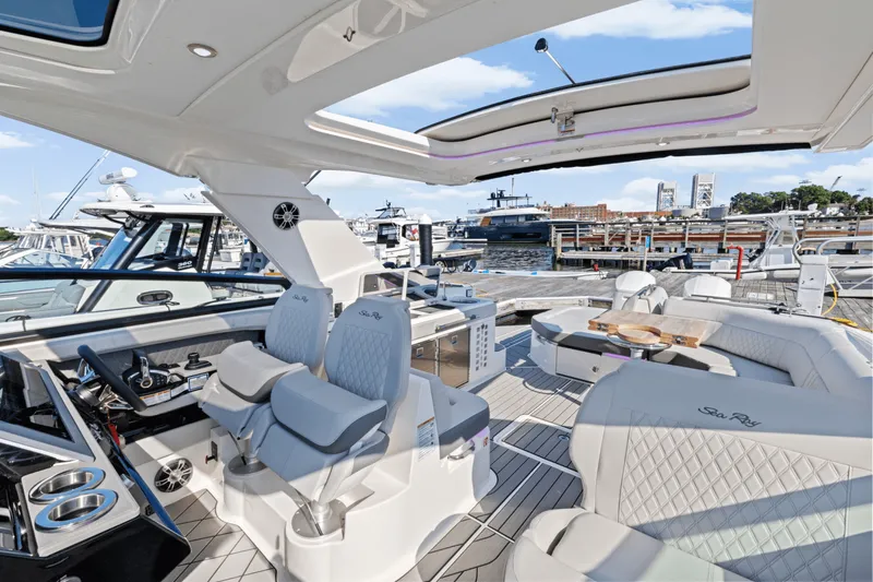 Slide: The Image of Sea Ray SLX 400 Outboard 2025 - 23