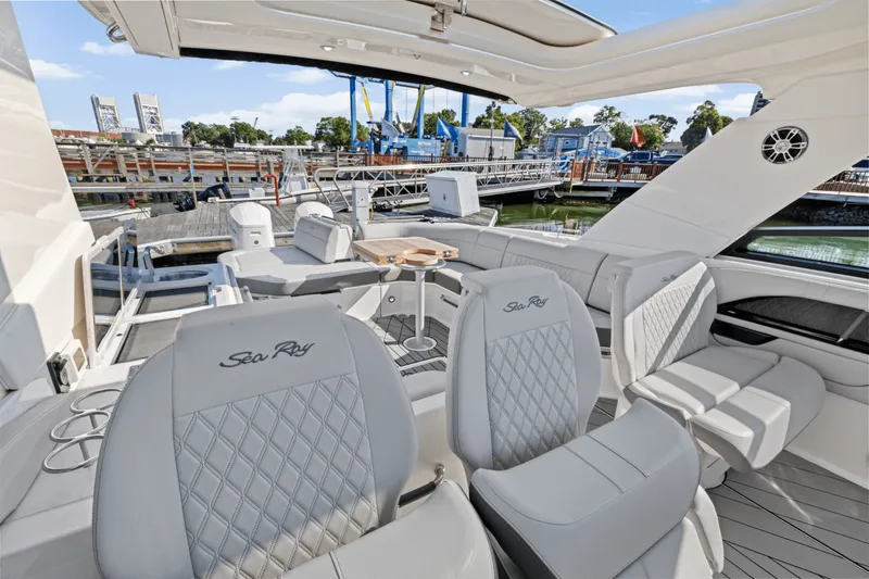 Slide: The Image of Sea Ray SLX 400 Outboard 2025 - 26