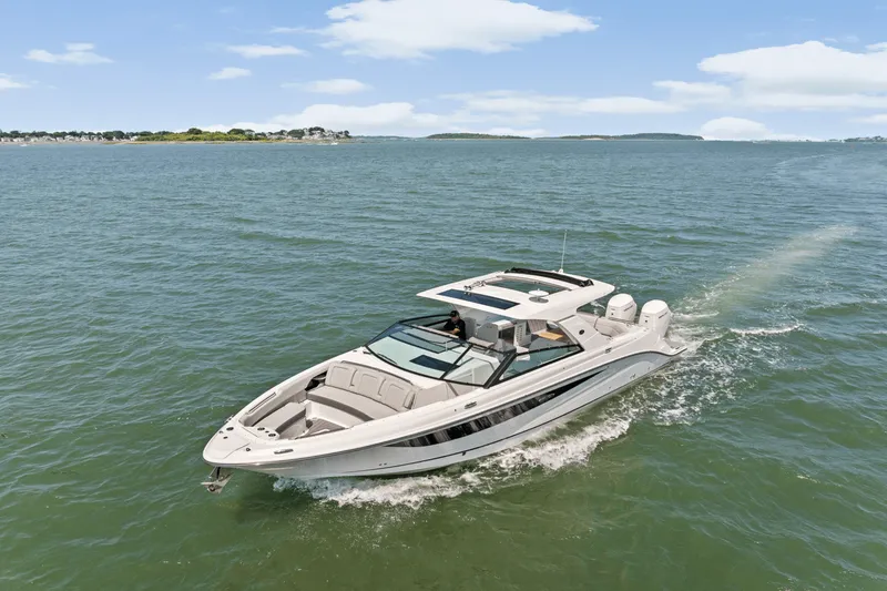 Slide: The Image of Sea Ray SLX 400 Outboard 2025 - 3