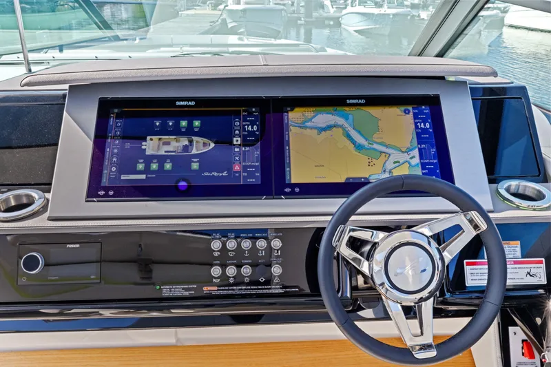 Slide: The Image of Sea Ray SLX 400 Outboard 2025 - 31