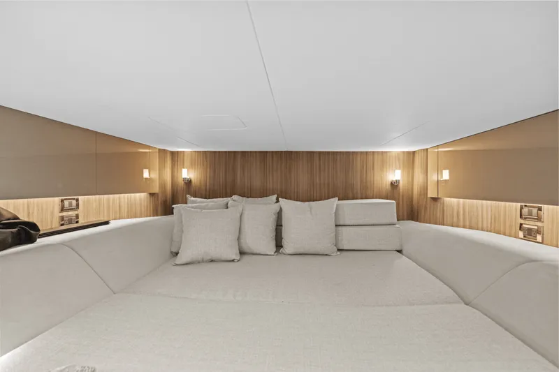 Slide: The Image of Sea Ray SLX 400 Outboard 2025 - 42