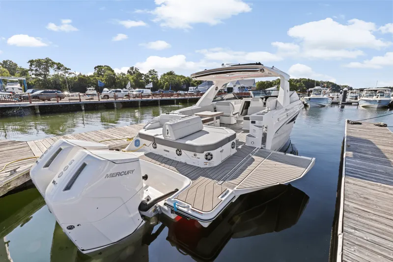 Slide: The Image of Sea Ray SLX 400 Outboard 2025 - 5