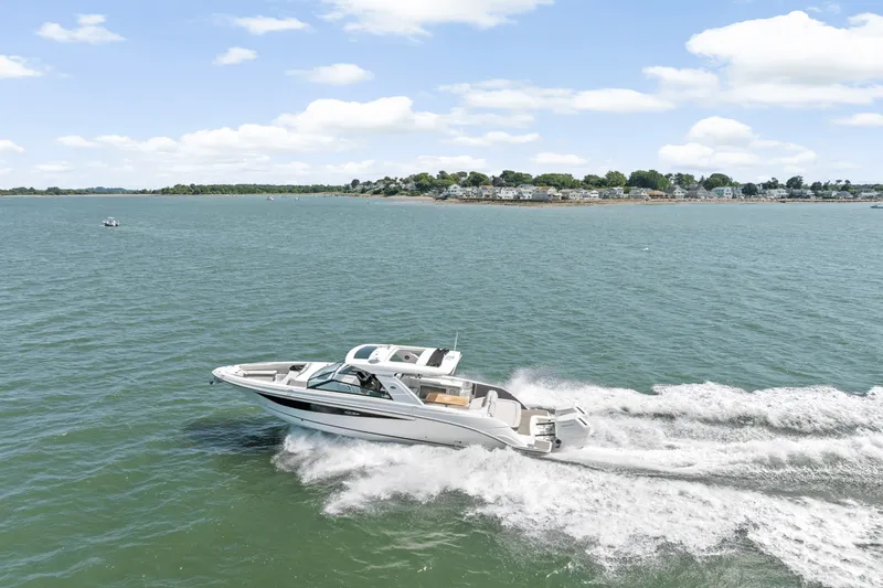 Slide: The Image of Sea Ray SLX 400 Outboard 2025 - 52