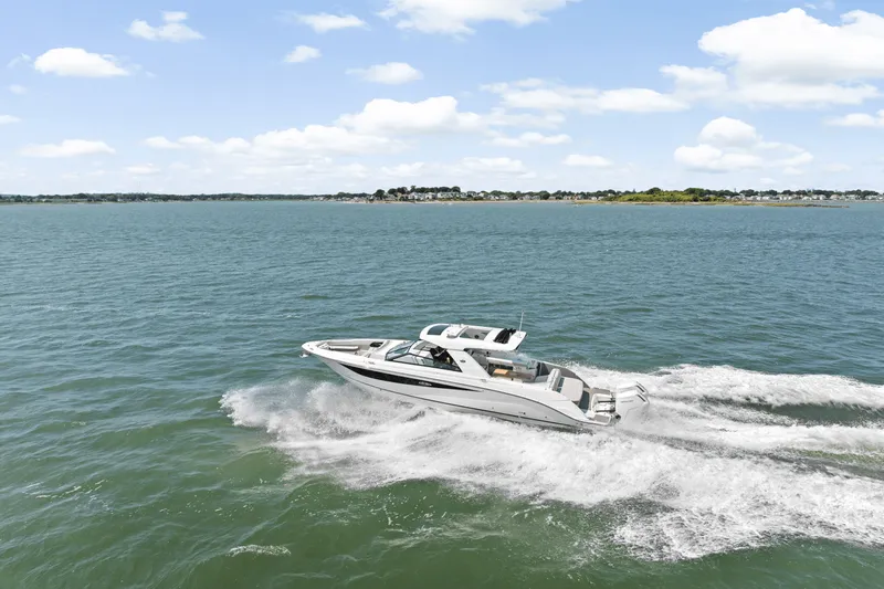 Slide: The Image of Sea Ray SLX 400 Outboard 2025 - 54