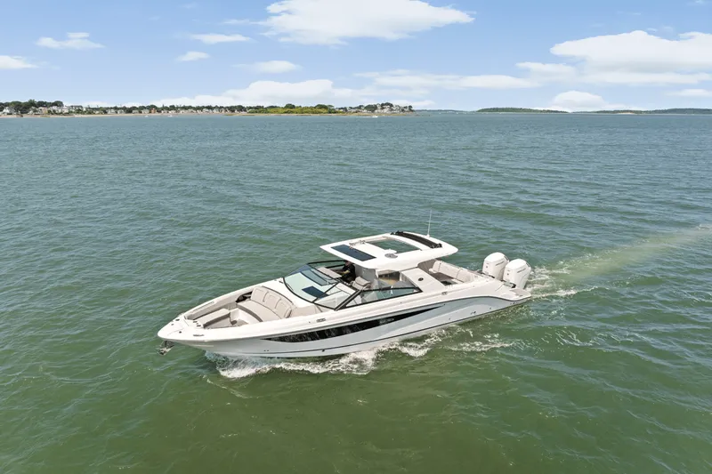 Slide: The Image of Sea Ray SLX 400 Outboard 2025 - 60