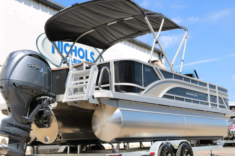 Slide: The Image of Bennington 22 SF Tri-Toon 2027 - 15