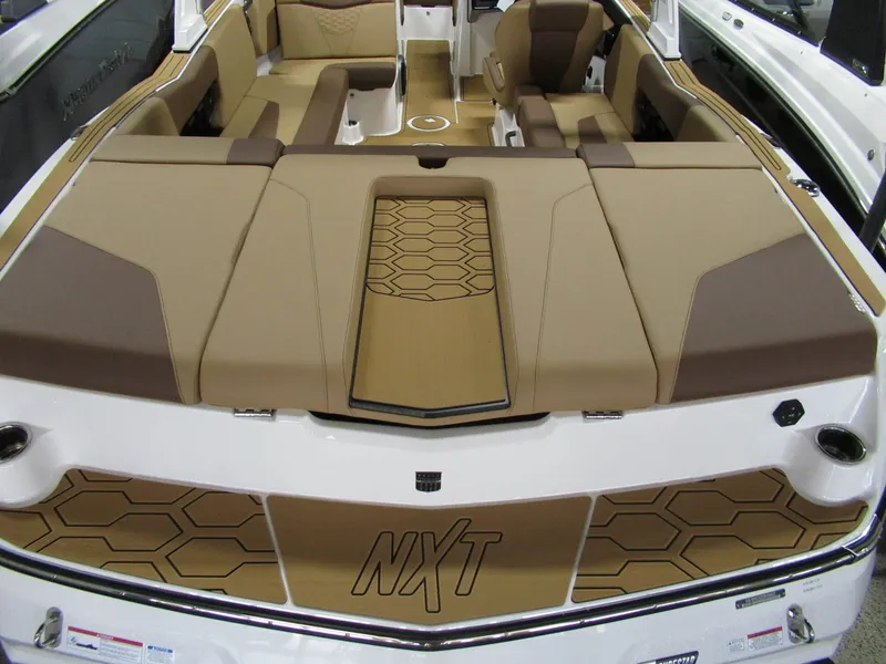 Slide: The Image of MasterCraft NXT 22 2027 - 1