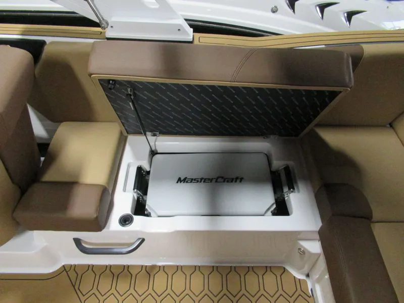 Slide: The Image of MasterCraft NXT 22 2027 - 8
