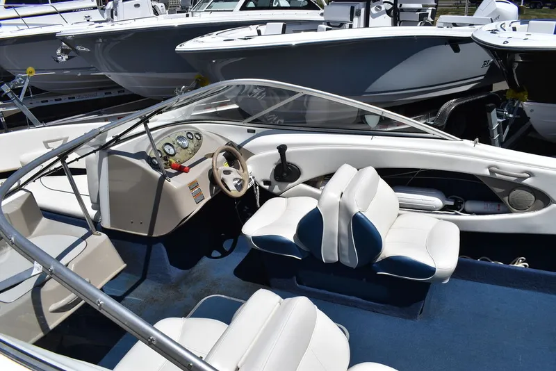Slide: The Image of Bayliner 2150 Capri Bowrider 2001 - 16