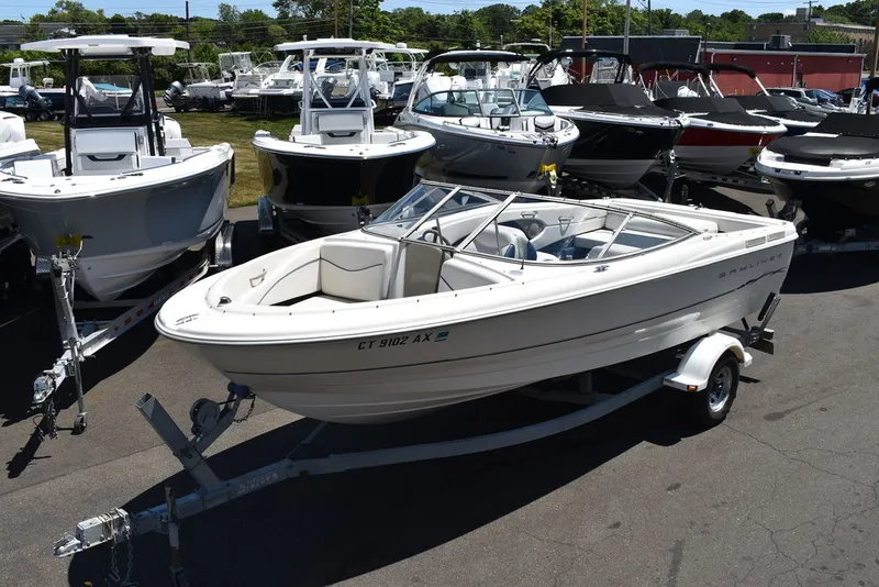 Slide: The Image of Bayliner 2150 Capri Bowrider 2001 - 2