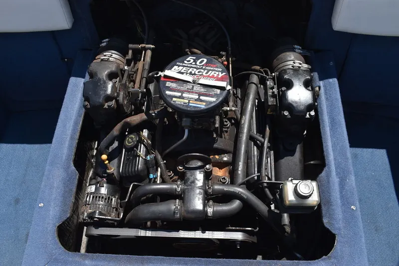 Slide: The Image of Bayliner 2150 Capri Bowrider 2001 - 25