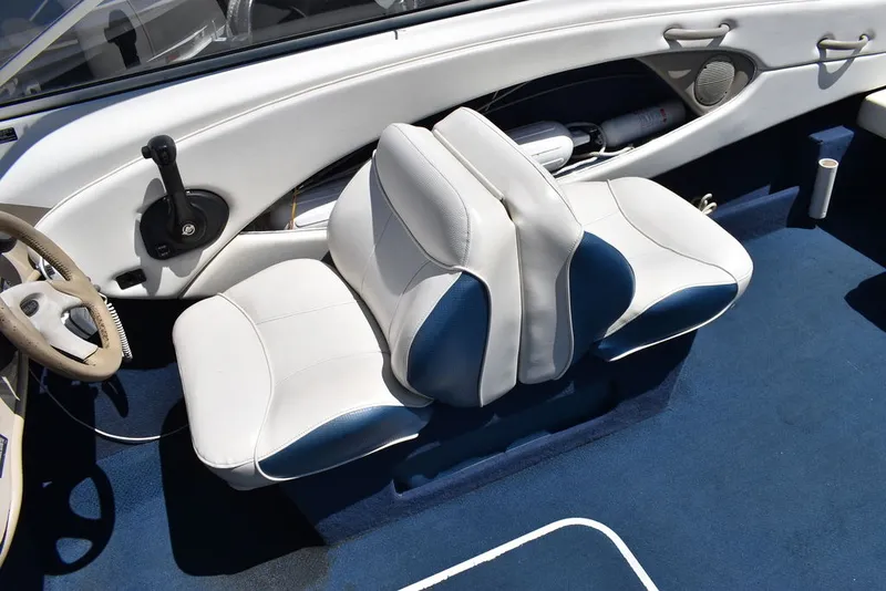 Slide: The Image of Bayliner 2150 Capri Bowrider 2001 - 28