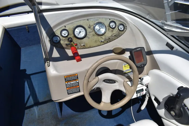 Slide: The Image of Bayliner 2150 Capri Bowrider 2001 - 33