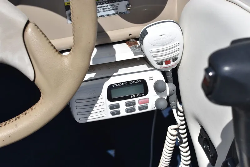 Slide: The Image of Bayliner 2150 Capri Bowrider 2001 - 35