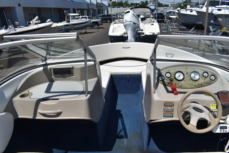 Slide: The Image of Bayliner 2150 Capri Bowrider 2001 - 36