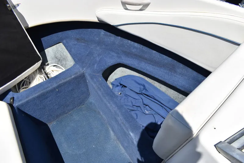 Slide: The Image of Bayliner 2150 Capri Bowrider 2001 - 40