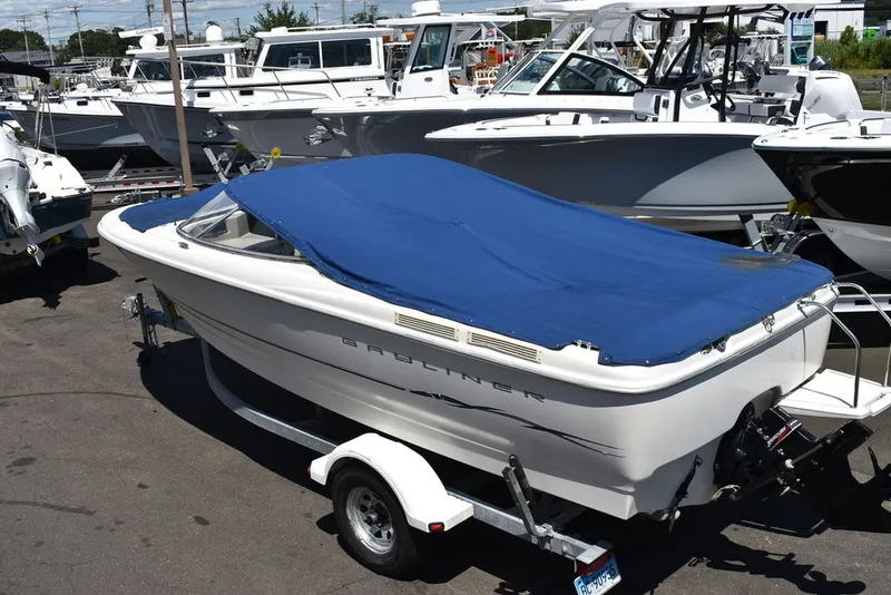 Slide: The Image of Bayliner 2150 Capri Bowrider 2001 - 43