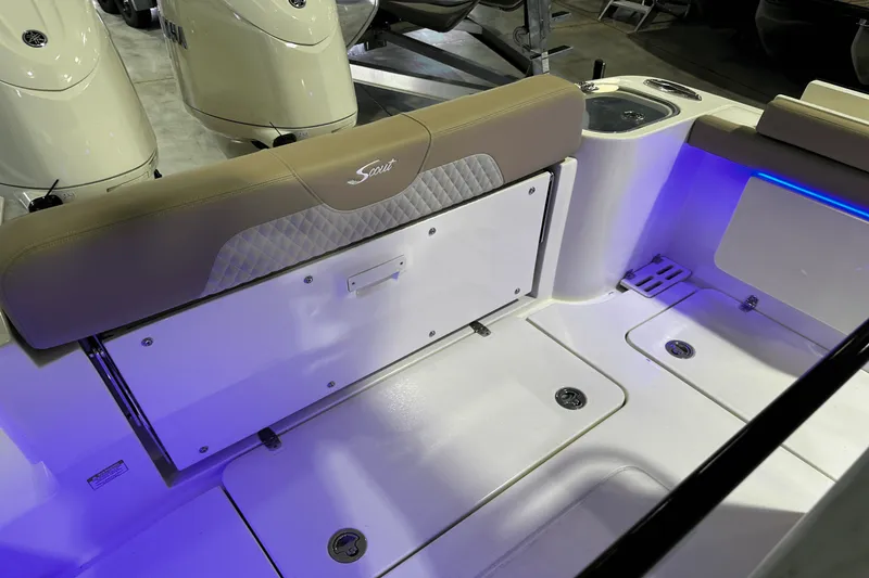 Slide: The Image of Scout 260 LXF 2025 - 11