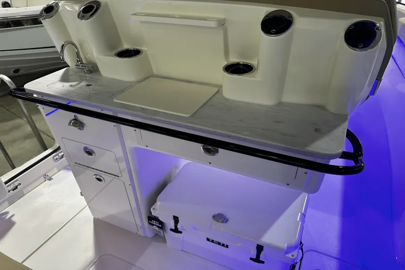 Slide: The Image of Scout 260 LXF 2025 - 12