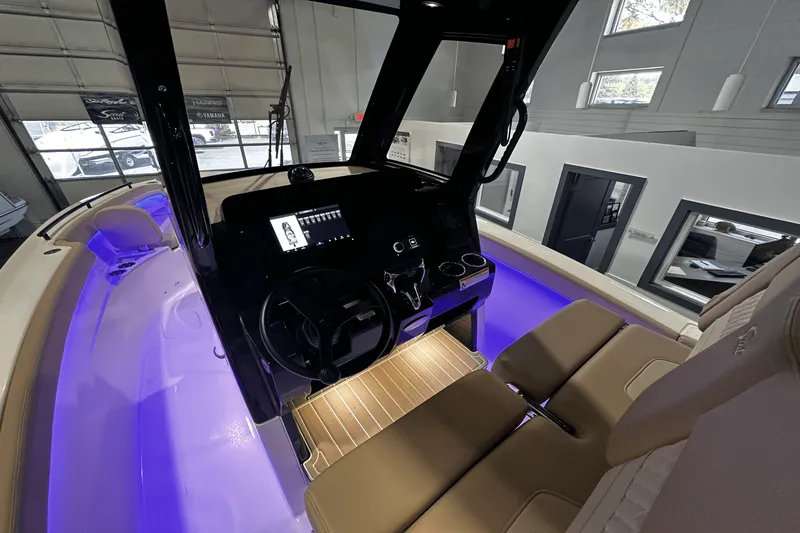 Slide: The Image of Scout 260 LXF 2025 - 14