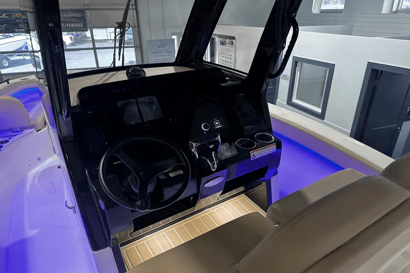 Slide: The Image of Scout 260 LXF 2025 - 15