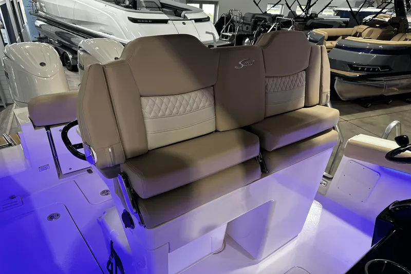 Slide: The Image of Scout 260 LXF 2025 - 16