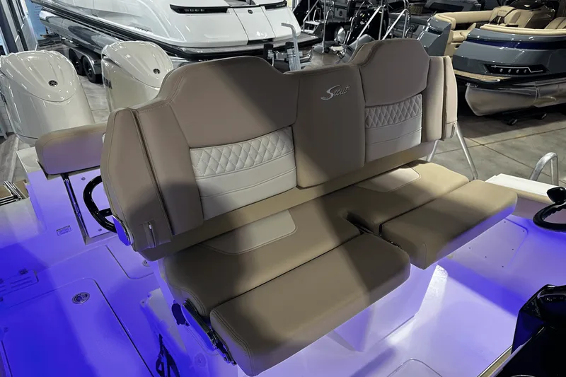 Slide: The Image of Scout 260 LXF 2025 - 17