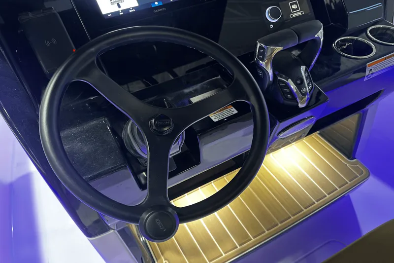 Slide: The Image of Scout 260 LXF 2025 - 18