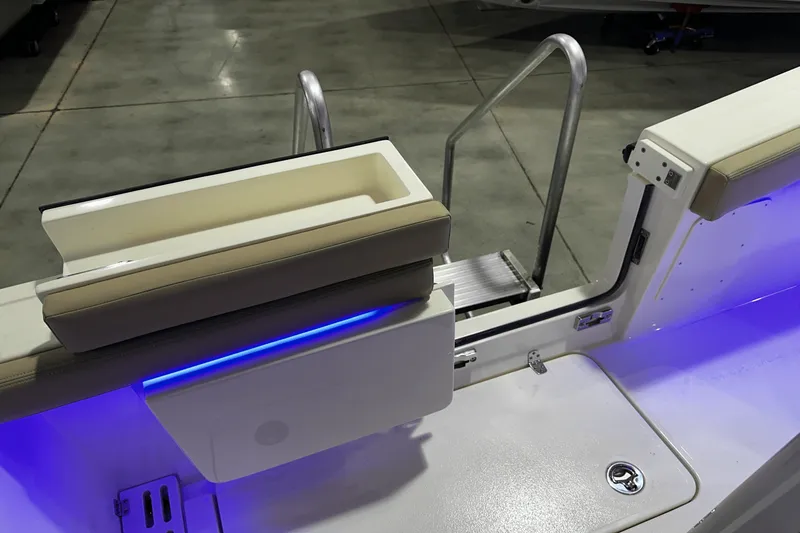 Slide: The Image of Scout 260 LXF 2025 - 26