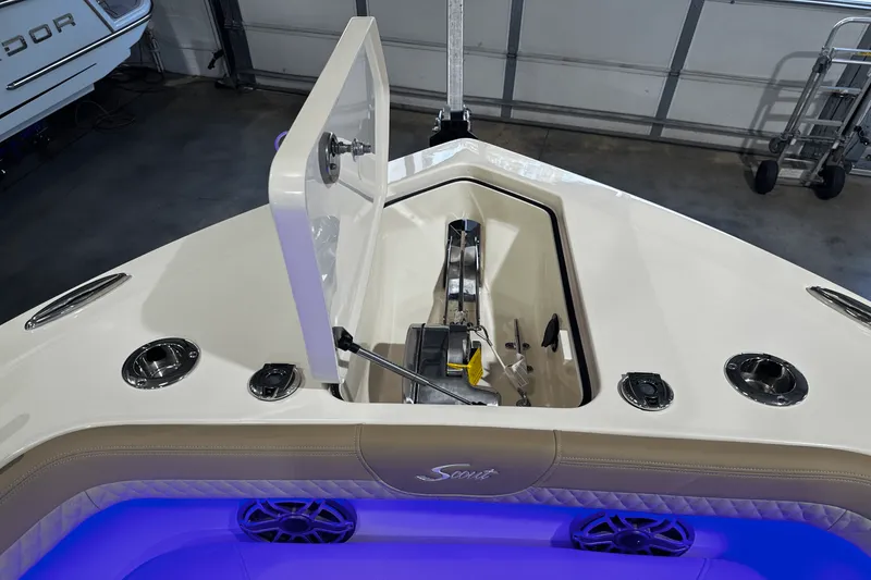 Slide: The Image of Scout 260 LXF 2025 - 30