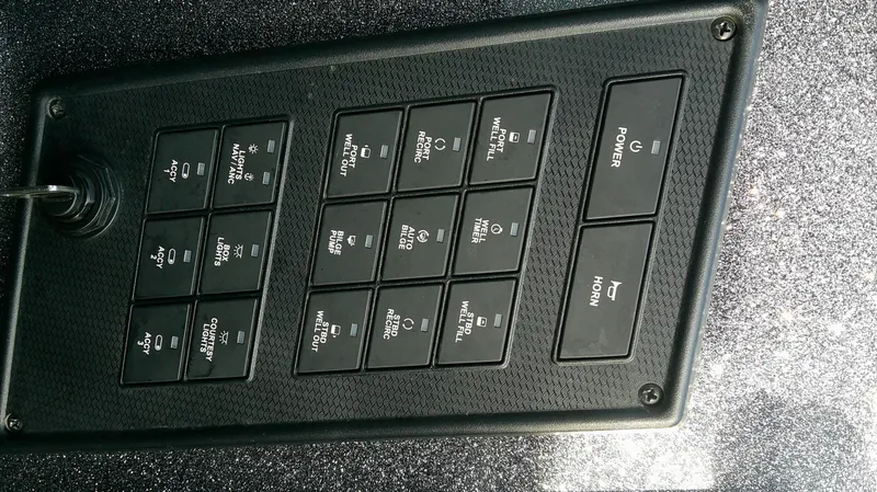 Slide: The Image of Caymas CX 21 PRO 2025 - 7