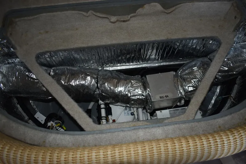 Slide: The Image of Sea Ray 370 Sundancer 1995 - 104